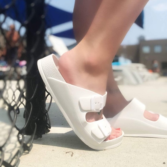 Exotic Identity || Waterproof Sandal - Picture 2 of 5